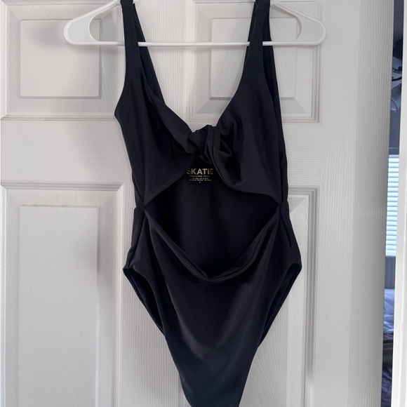 Skatie Chloe One Piece - Picture 2 of 6